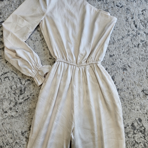 Love, Whit by Whitney Port ivory patterned single sleeve jumpsuit - Picture 8 of 12